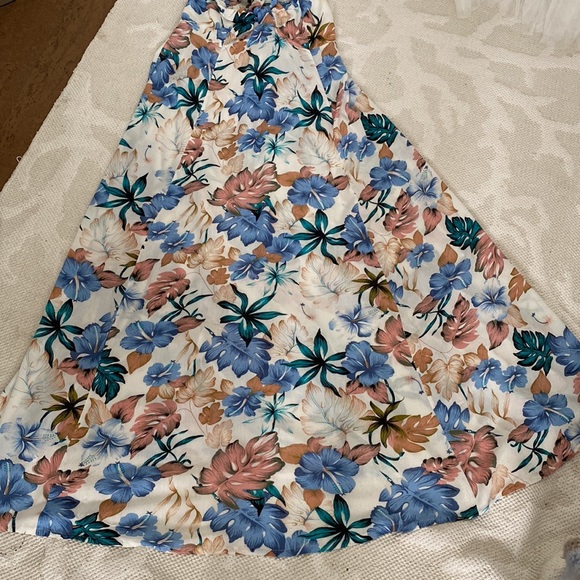 Aakaa Tropical Floral Print Flowy Halter Maxi Dress - Picture 7 of 13